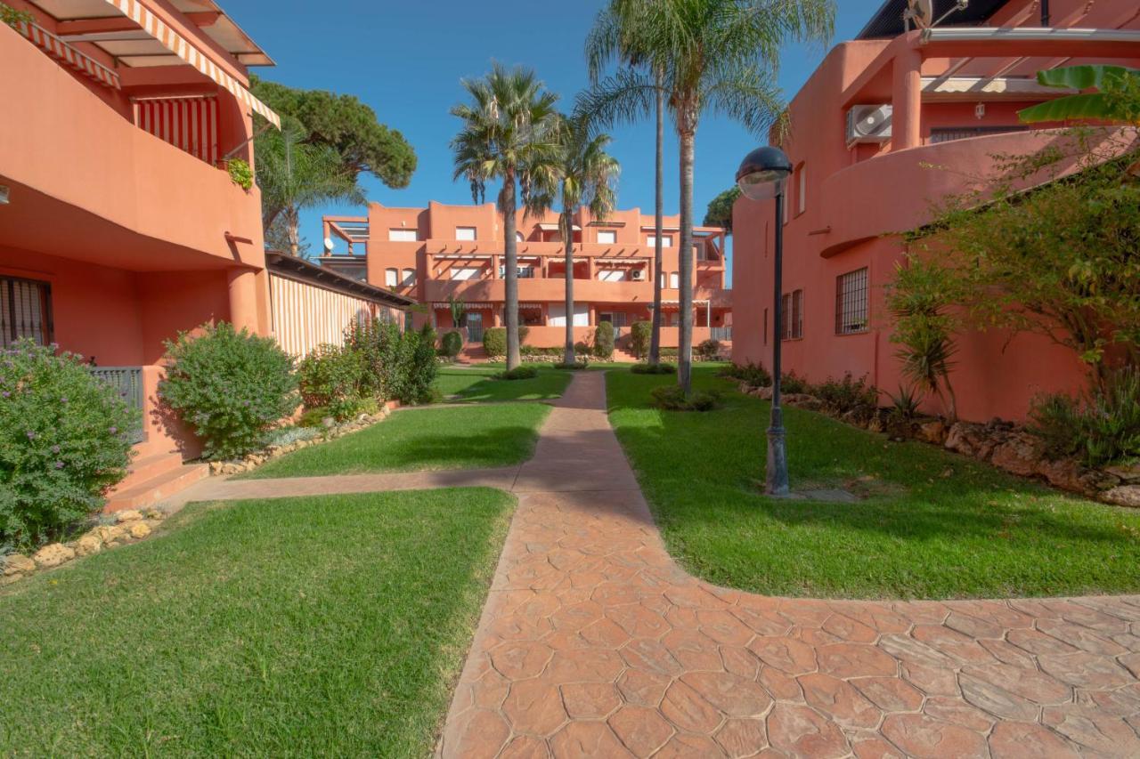 Apartment 2 Bedroom Front Line Flat In Costabella, Marbella,