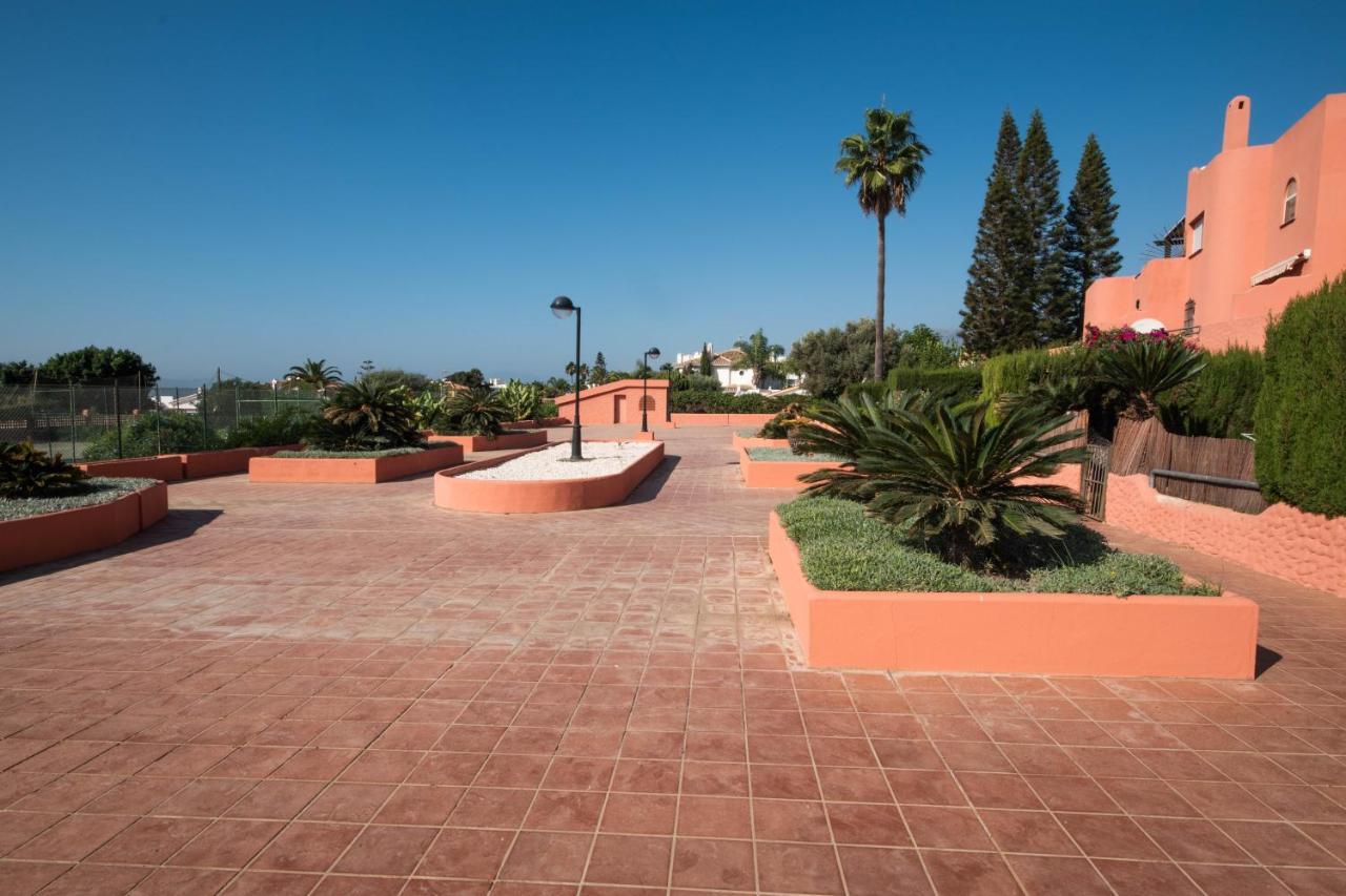 Apartment 2 Bedroom Front Line Flat In Costabella, Marbella,