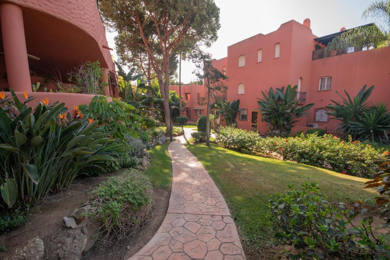 2 Bedroom Front Line Flat In Costabella, Marbella, Apartment *
